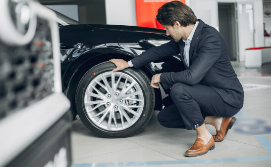 w jaki sposób sprawdzać stan ogumienia